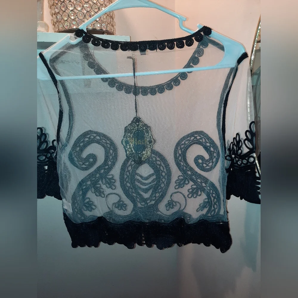 black sheer mesh crop top🖤 - Picture 3 of 8